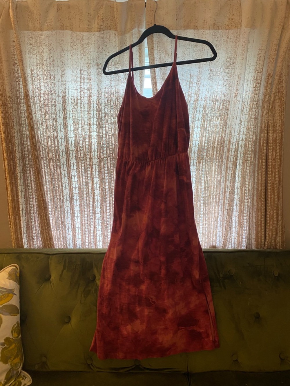 Old Navy Velvet Spaghetti Strap Midi Dress in Deep Wine